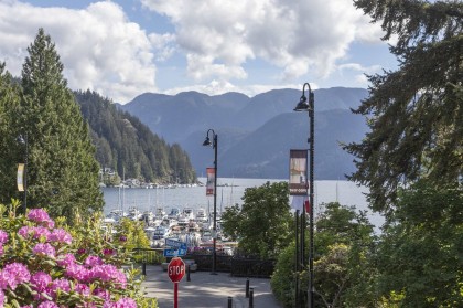 Photo 4 at 2 - 2151 Banbury Road, Deep Cove, North Vancouver