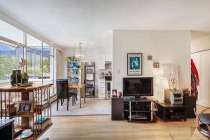 Photo 7 at 404 - 1425 Esquimalt Avenue, Ambleside, West Vancouver