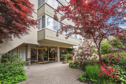 Photo 3 at 404 - 1425 Esquimalt Avenue, Ambleside, West Vancouver