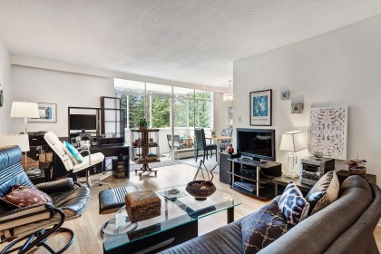 Photo 5 at 404 - 1425 Esquimalt Avenue, Ambleside, West Vancouver
