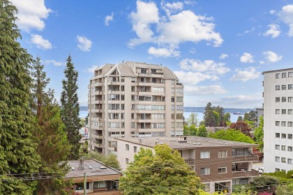 Photo 10 at 404 - 1425 Esquimalt Avenue, Ambleside, West Vancouver