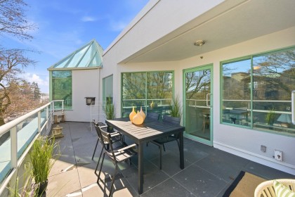 Photo 23 at 205 - 565 17th Street, Ambleside, West Vancouver