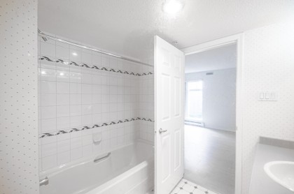 Photo 20 at 203 - 865 W 15th Avenue, Fairview VW, Vancouver West