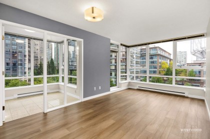 Photo 2 at 808 - 939 Expo Boulevard, Yaletown, Vancouver West