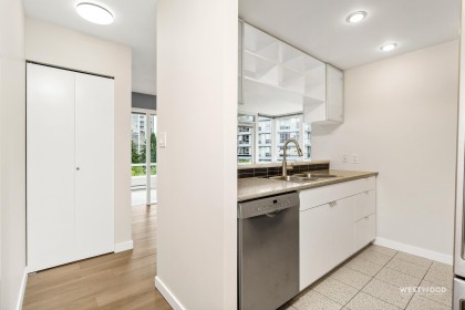 Photo 17 at 808 - 939 Expo Boulevard, Yaletown, Vancouver West