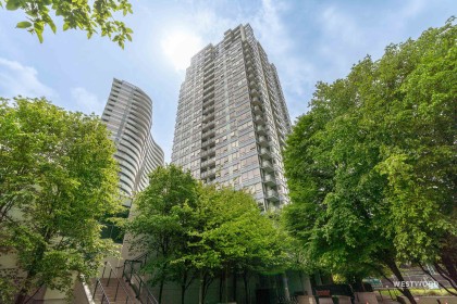 Photo 1 at 808 - 939 Expo Boulevard, Yaletown, Vancouver West