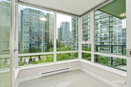 Photo 9 at 808 - 939 Expo Boulevard, Yaletown, Vancouver West