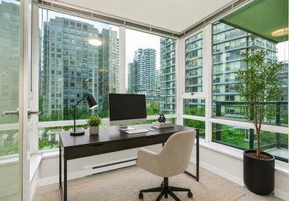 Photo 10 at 808 - 939 Expo Boulevard, Yaletown, Vancouver West