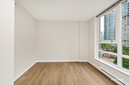 Photo 11 at 808 - 939 Expo Boulevard, Yaletown, Vancouver West