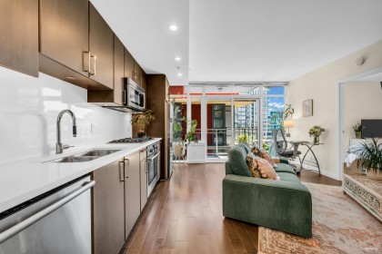 Photo 3 at 610 - 88 W 1st Avenue, False Creek, Vancouver West