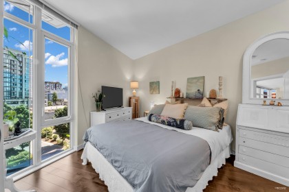 Photo 5 at 610 - 88 W 1st Avenue, False Creek, Vancouver West