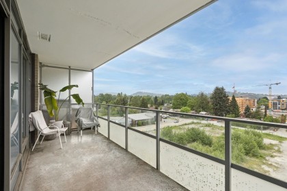 Photo 8 at 611 - 1500 Fern Street, Lynnmour, North Vancouver