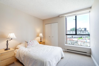 Photo 16 at 301 - 1450 Pennyfarthing Drive, False Creek, Vancouver West