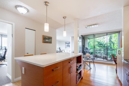 Photo 5 at 301 - 1450 Pennyfarthing Drive, False Creek, Vancouver West