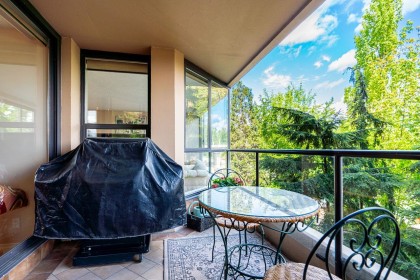 Photo 19 at 301 - 1450 Pennyfarthing Drive, False Creek, Vancouver West