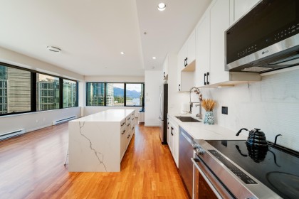 Photo 2 at 502 - 1333 W Georgia Street, Coal Harbour, Vancouver West