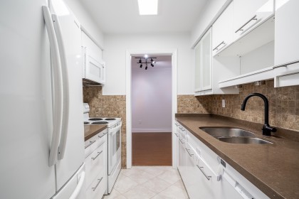 Photo 11 at 301 - 2320 W 40th Avenue, Kerrisdale, Vancouver West