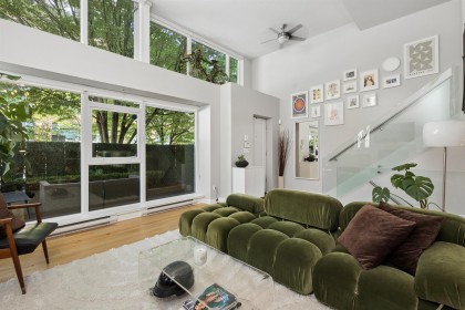 Photo 3 at 428 Helmcken Street, Yaletown, Vancouver West