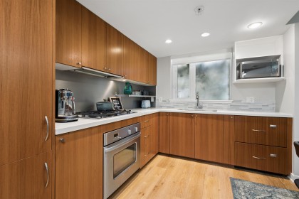 Photo 15 at 428 Helmcken Street, Yaletown, Vancouver West