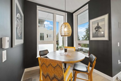Photo 2 at 403 - 2137 Chesterfield Avenue, Central Lonsdale, North Vancouver