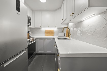 Photo 7 at 200 - 2033 W 7th Avenue, Kitsilano, Vancouver West