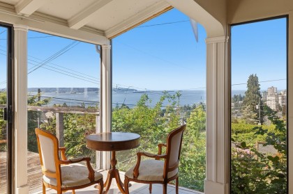Photo 7 at 1013 Duchess Avenue, Sentinel Hill, West Vancouver