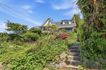 Photo 3 at 1013 Duchess Avenue, Sentinel Hill, West Vancouver