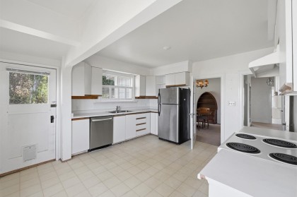 Photo 9 at 1013 Duchess Avenue, Sentinel Hill, West Vancouver
