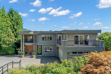 Photo 1 at 574 St. Andrews Place, Glenmore, West Vancouver