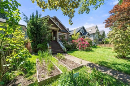 Photo 2 at 3218 W 6th Avenue, Kitsilano, Vancouver West