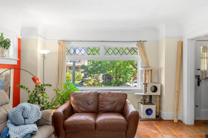 Photo 4 at 3218 W 6th Avenue, Kitsilano, Vancouver West