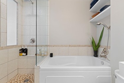 Photo 16 at 2558 W 4th Avenue, Kitsilano, Vancouver West