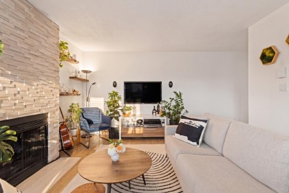 Photo 9 at 2558 W 4th Avenue, Kitsilano, Vancouver West