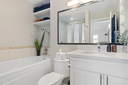 Photo 15 at 2558 W 4th Avenue, Kitsilano, Vancouver West