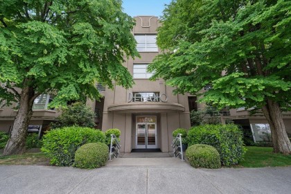 Photo 2 at 104 - 3023 W 4th Avenue, Kitsilano, Vancouver West