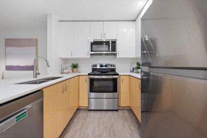 Photo 4 at 104 - 3023 W 4th Avenue, Kitsilano, Vancouver West
