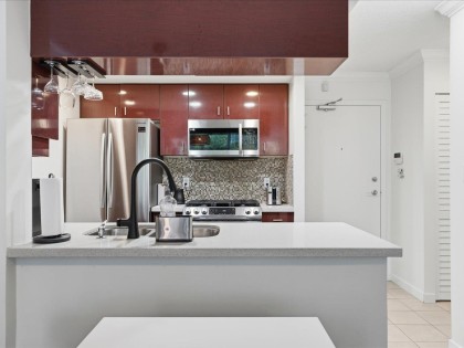 Photo 4 at 502 - 1033 Marinaside Crescent, Yaletown, Vancouver West