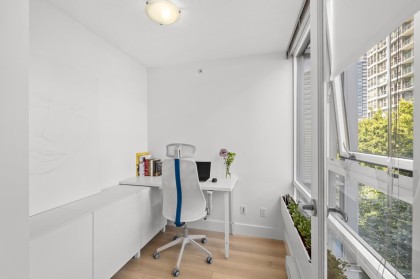Photo 12 at 607 - 939 Expo Boulevard, Yaletown, Vancouver West