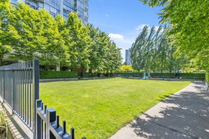 Photo 20 at 607 - 939 Expo Boulevard, Yaletown, Vancouver West