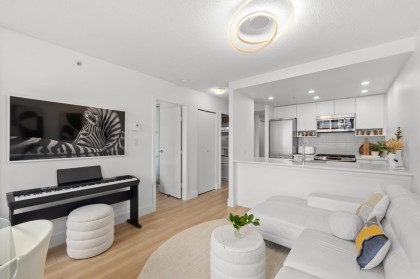 Photo 4 at 607 - 939 Expo Boulevard, Yaletown, Vancouver West