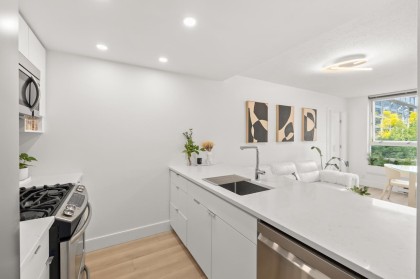 Photo 8 at 607 - 939 Expo Boulevard, Yaletown, Vancouver West