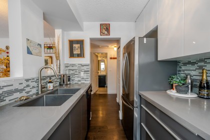 Photo 4 at 101 - 1875 W 8th Avenue, Kitsilano, Vancouver West