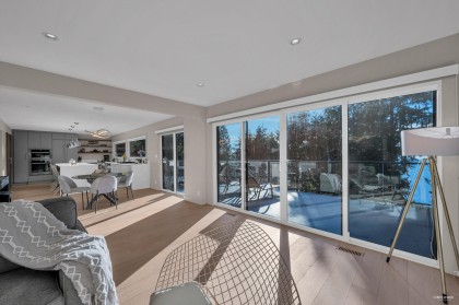 Photo 7 at 130 Oceanview Place, Lions Bay, West Vancouver
