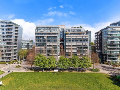 Photo 2 at 180 Athletes Way, False Creek, Vancouver West