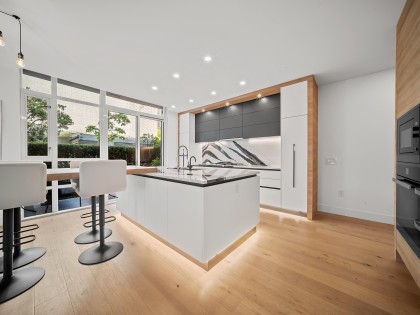 Photo 12 at 180 Athletes Way, False Creek, Vancouver West