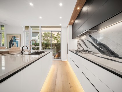 Photo 11 at 180 Athletes Way, False Creek, Vancouver West