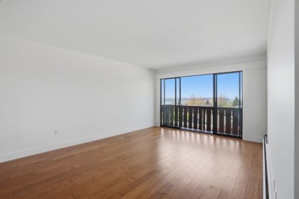 Photo 11 at 314 - 1345 Chesterfield Avenue, Central Lonsdale, North Vancouver