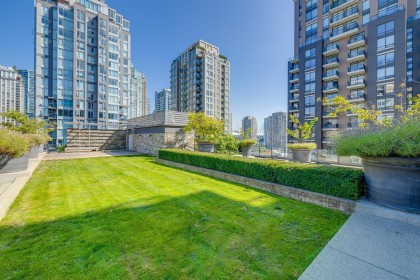 Photo 14 at 407 - 1088 Richards Street, Yaletown, Vancouver West