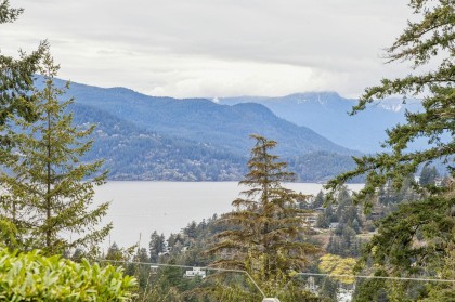 Photo 2 at 5180 Meadfeild Road, Upper Caulfeild, West Vancouver
