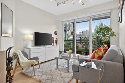 Photo 1 at 306 - 1628 W 4th Avenue, False Creek, Vancouver West